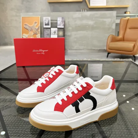 フェラガモ カジュアルシューズ