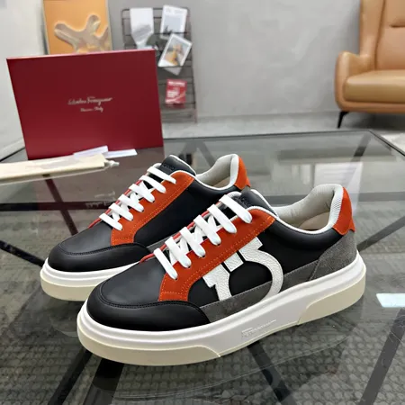 フェラガモ カジュアルシューズ