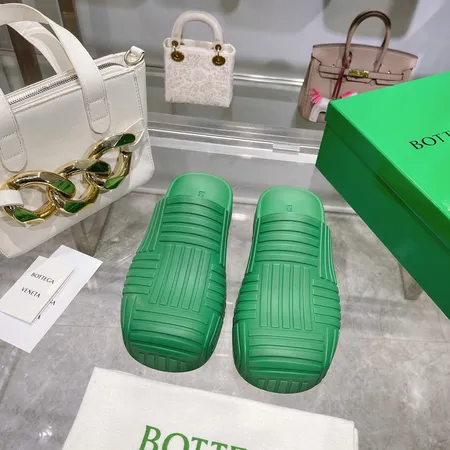 ボッテガ ヴェネタ スリッパ