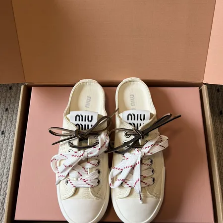 ミュウミュウ カジュアルシューズ