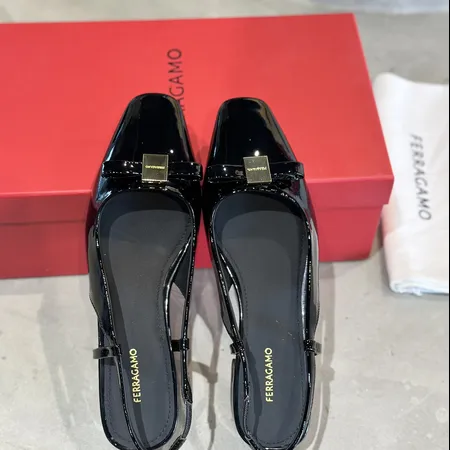 フェラガモ サンダル