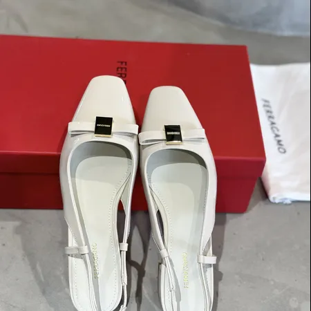 フェラガモ サンダル