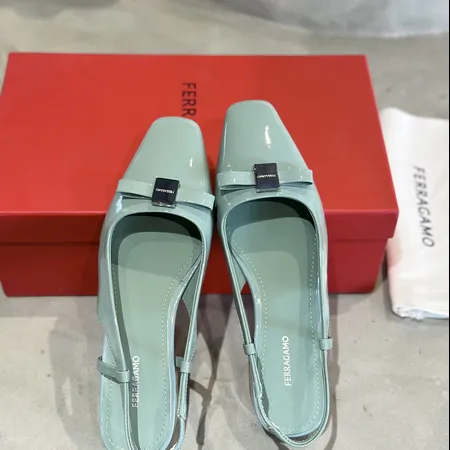 フェラガモ サンダル