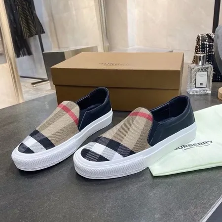 バーバリー ス カジュアルシューズ