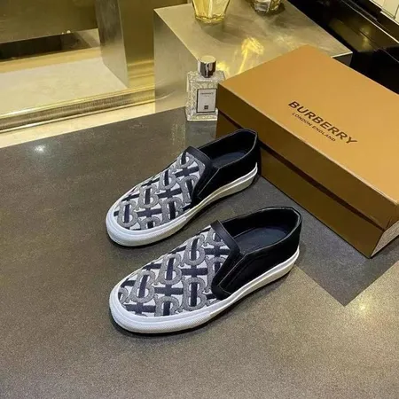 バーバリー ス カジュアルシューズ