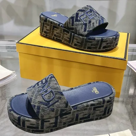 フェンディ スリッパ