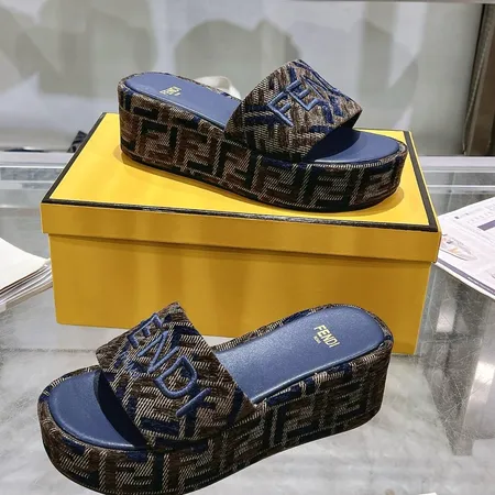 フェンディ スリッパ