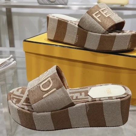 フェンディ スリッパ