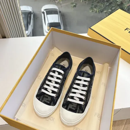 フェンディ カジュアルシューズ