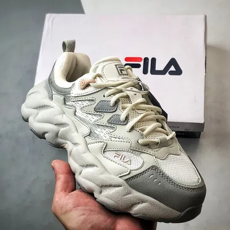 フィラ スニーカー