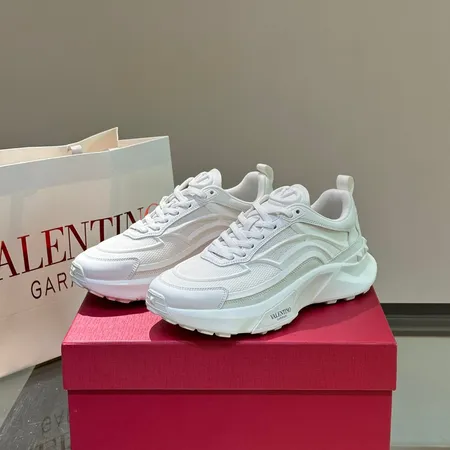 ヴァレンティノ スニーカー