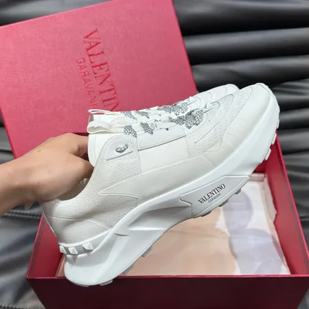 ヴァレンティノ スニーカー
