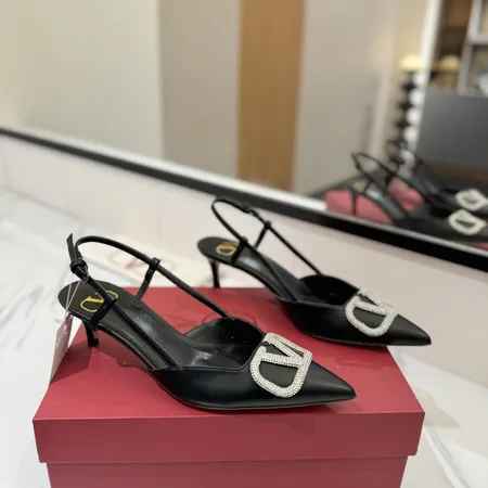 ヴァレンティノ サンダル