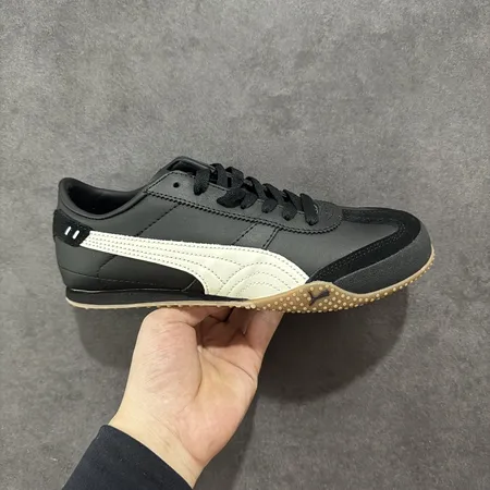 プーマ スニーカー