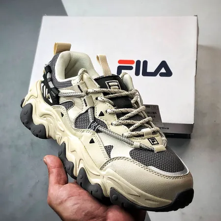 フィラ スニーカー