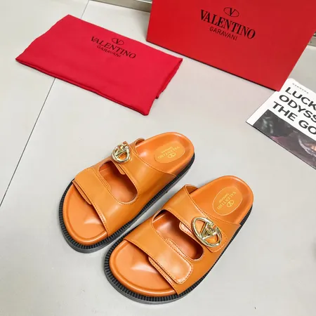 ヴァレンティノ スリッパ