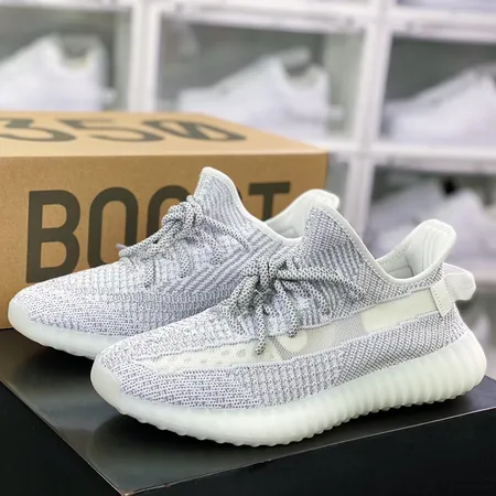 アディダス スニーカー