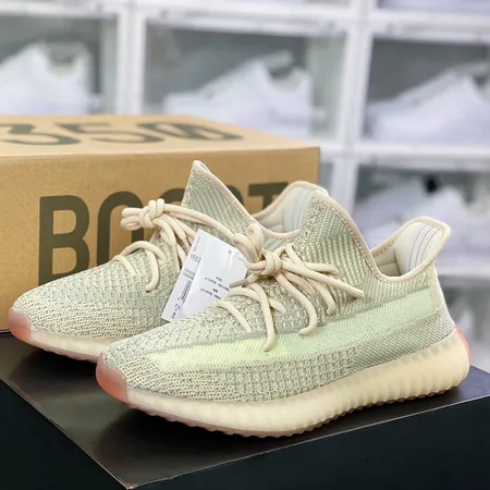 アディダス スニーカー