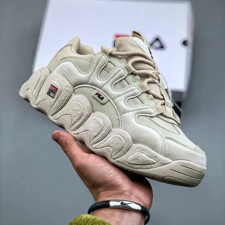 フィラ スニーカー