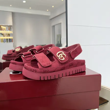 グッチ サンダル