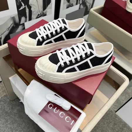 グッチ カジュアルシューズ