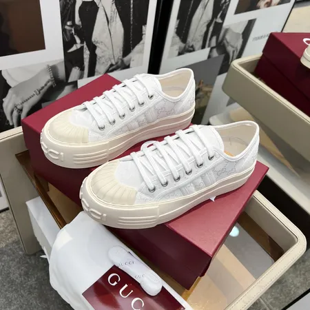 グッチ カジュアルシューズ