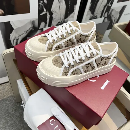 グッチ カジュアルシューズ