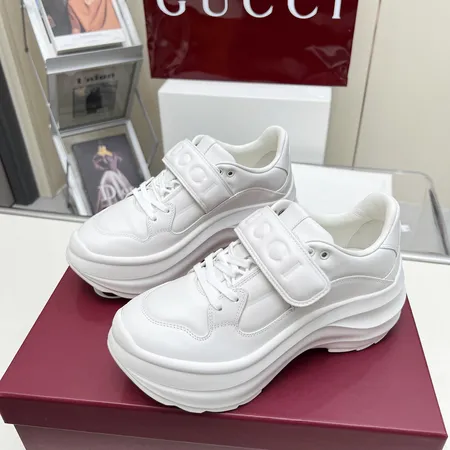 グッチ カジュアルシューズ