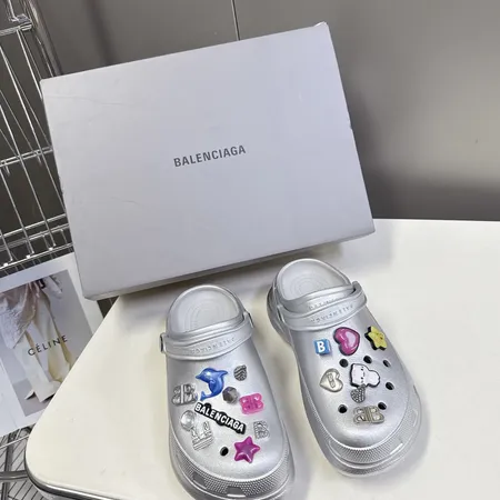 バレンシアガ スリッパ