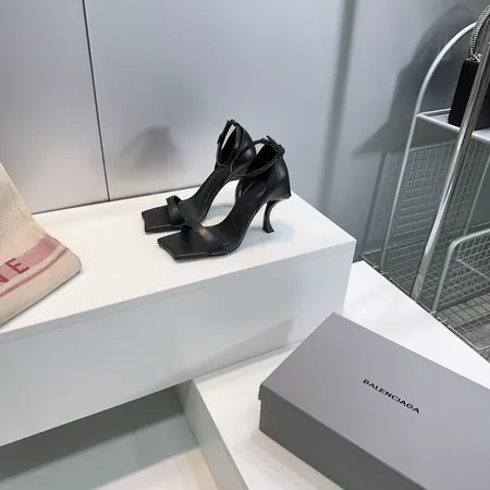 バレンシアガ サンダル