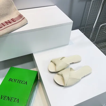 ボッテガ ヴェネタ サンダル