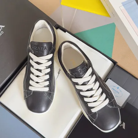 プラダ スニーカー