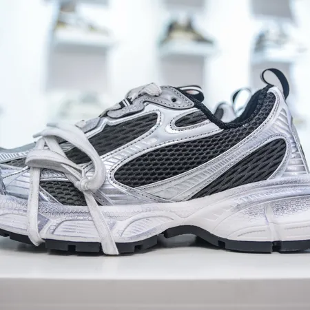 バレンシアガ スニーカー