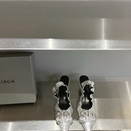 バレンシアガ サンダル