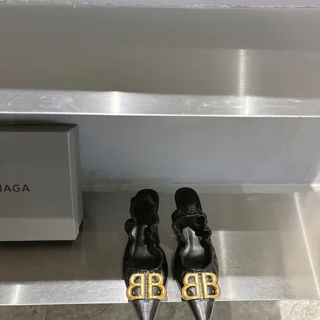 バレンシアガ サンダル