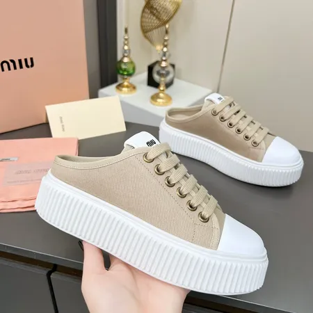 ミュウミュウ カジュアルシューズ