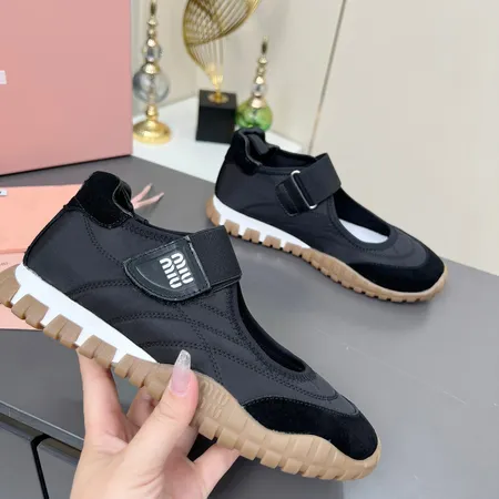 ミュウミュウ カジュアルシューズ