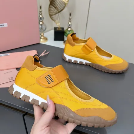 ミュウミュウ カジュアルシューズ