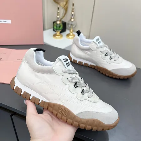 ミュウミュウ カジュアルシューズ