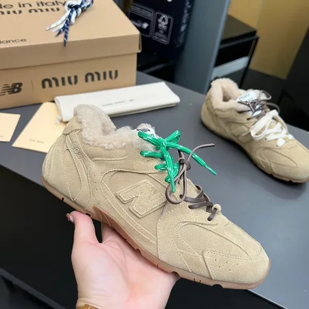 ミュウミュウ カジュアルシューズ