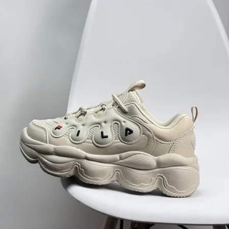 フィラ スニーカー