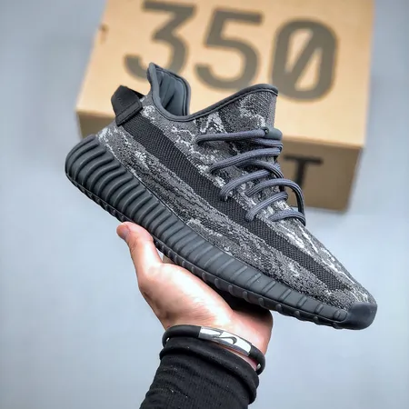 アディダス スニーカー