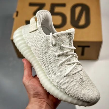 アディダス スニーカー