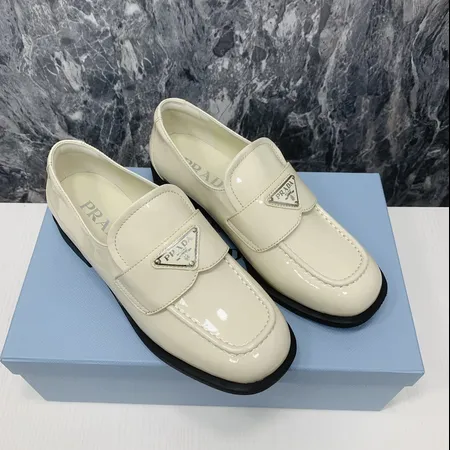 プラダ カジュアルシューズ