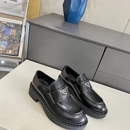 プラダ カジュアルシューズ