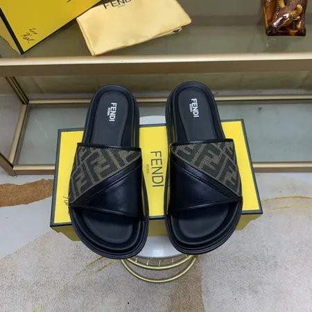 フェンディ スリッパ