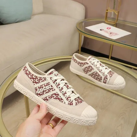 グッチ カジュアルシューズ