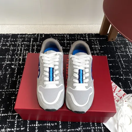 ヴァレンティノ スニーカー