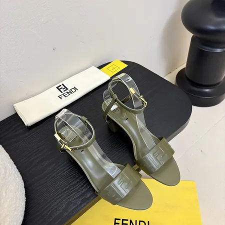 フェンディ サンダル