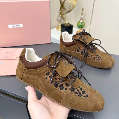 ミュウミュウ カジュアルシューズ